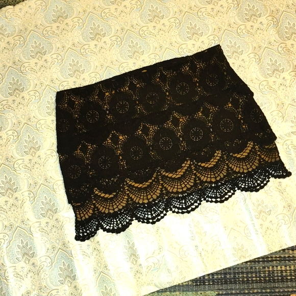 BNWOT Umgee LP Black Crochet Overlay Mini Skirt - Picture 2 of 13